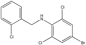 4-bromo-2,6-dichloro-N-[(2-chlorophenyl)methyl]aniline Struktur