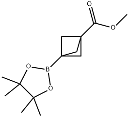 Bicyclo[1.1.1]pentane-1-carboxylic acid, 3-(4,4,5,5-tetramethyl-1,3,2-dioxaborolan-2-yl)-, methyl ester Struktur