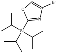 Oxazole, 4-bromo-2-[tris(1-methylethyl)silyl]- Struktur