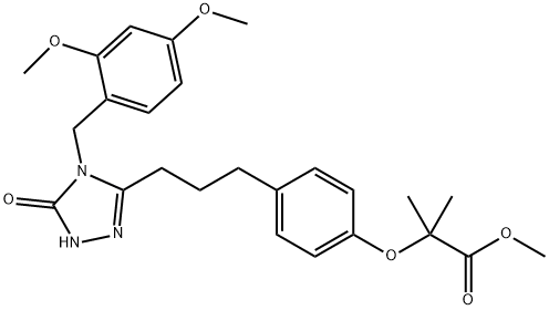 Propanoic acid, 2-[4-[3-[4-[(2,4-dimethoxyphenyl)methyl]-4,5-dihydro-5-oxo-1H-1,2,4-triazol-3-yl]propyl]phenoxy]-2-methyl-, methyl ester Struktur