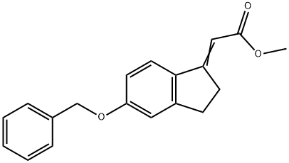 Acetic acid, 2-[2,3-dihydro-5-(phenylmethoxy)-1H-inden-1-ylidene]-, methyl ester Struktur