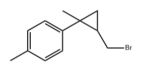 Benzene, 1-[2-(bromomethyl)-1-methylcyclopropyl]-4-methyl- Struktur