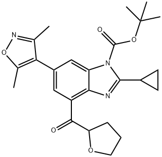 1H-Benzimidazole-1-carboxylic acid, 2-cyclopropyl-6-(3,5-dimethyl-4-isoxazolyl)-4-[(tetrahydro-2-furanyl)carbonyl]-, 1,1-dimethylethyl ester Struktur