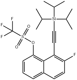 Methanesulfonic acid, 1,1,1-trifluoro-, 7-fluoro-8-[2-[tris(1-methylethyl)silyl]ethynyl]-1-naphthalenyl ester Struktur