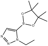 1-Ethyl-5-(4,4,5,5-tetramethyl-1,3,2-dioxaborolan-2-yl)-1H-1,2,3-triazole Struktur