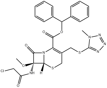 5-Thia-1-azabicyclo[4.2.0]oct-2-ene-2-carboxylic acid, 7-[(2-chloroacetyl)amino]-7-methoxy-3-[[(1-methyl-1H-tetrazol-5-yl)thio]methyl]-8-oxo-, diphenylmethyl ester, (6R,7S)- Struktur