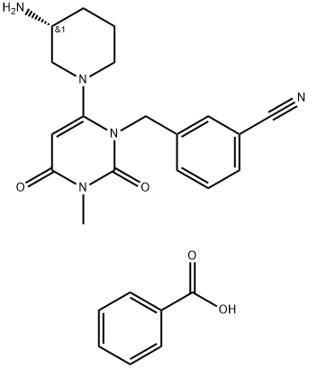 Benzonitrile, 3-[[6-[(3R)-3-amino-1-piperidinyl]-3,4-dihydro-3-methyl-2,4-dioxo-1(2H)-pyrimidinyl]methyl]-, benzoate (1:1) Struktur