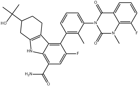 1H-Carbazole-8-carboxamide, 6-fluoro-5-[(3S)-3-(8-fluoro-1,4-dihydro-1-methyl-2,4-dioxo-3(2H)-quinazolinyl)-2-methylphenyl]-2,3,4,9-tetrahydro-2-(1-hydroxy-1-methylethyl)-, (2S,5S)- Struktur