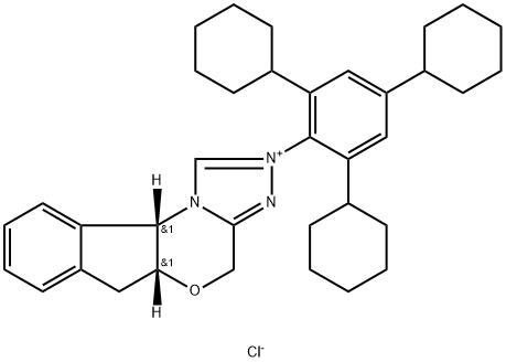 4H,6H-Indeno[2,1-b][1,2,4]triazolo[4,3-d][1,4]oxazinium, 5a,10b-dihydro-2-(2,4,6-tricyclohexylphenyl)-, chloride (1:1), (5aR,10bS)- Struktur