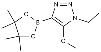 1-ethyl-5-methoxy-4-(4,4,5,5-tetramethyl-1,3,2-dioxaborolan-2-yl)-1H-1,2,3-triazole Struktur