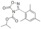 Isopropyl 5(4H)-oxo-3-(2,4,6-trimethylphenyl)-1,2,4-oxadiazole-4-carbo xylate Struktur