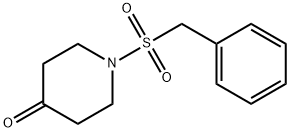 1-(benzylsulfonyl)piperidin-4-one Struktur