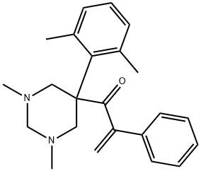 1-[Hexahydro-1,3-dimethyl-5-(2,6-xylyl)pyrimidin-5-yl]-2-phenyl-2-propen-1-one Struktur