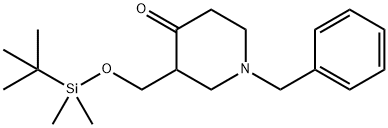 N-Benzyl-3-(tert-butyldimethylsilanyloxymethyl)piperid-4-one Struktur