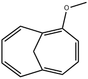 10-methoxybicyclo[4.4.1]undeca-1,3,5,7,9-pentaene Struktur