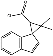 3,3-dimethylspiro[cyclopropane-1,1'-[1H]indene]-2-carbonyl chloride Struktur