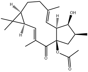 (1aR,2E,4aR,6S,7S,7aS,8E,11aS)-4a-Acetoxy-1,1a,4a,5,6,7,7a,10,11,11a-decahydro-7-hydroxy-1,1,3,6,9-pentamethyl-4H-cyclopenta[a]cyclopropa[f]cycloundecen-4-one Struktur