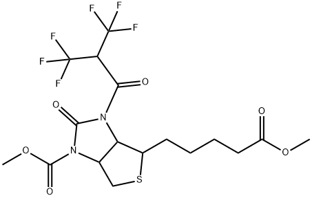 Hexahydro-1-(methoxycarbonyl)-2-oxo-3-[3,3,3-trifluoro-1-oxo-2-(trifluoromethyl)propyl]-1H-thieno[3,4-d]imidazole-4-pentanoic acid methyl ester Struktur