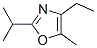 Oxazole, 4-ethyl-5-methyl-2-(1-methylethyl)- (9CI) Struktur