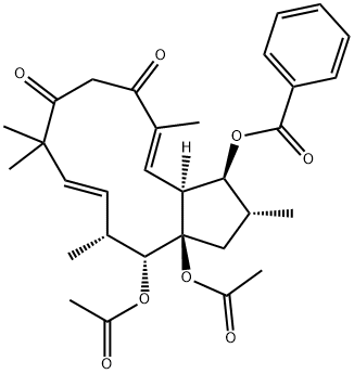 (2R,3S,3aS,4E,10E,12R,13R,13aR)-13,13a-Bis(acetyloxy)-3-(benzoyloxy)-3,3a,9,12,13,13a-hexahydro-2,5,9,9,12-pentamethyl-1H-cyclopentacyclododecene-6,8(2H,7H)-dione Struktur