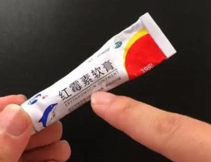 紅霉素軟膏，在眼部涂兩下，身體會出現什么變化？