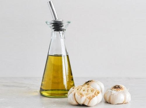 Garlic oil.jpg