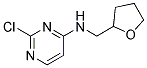 2-chloro-N-(tetrahydrofuran-2-ylmethyl)pyrimidin-4-amine Struktur