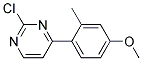 2-Chloro-4-(4-methoxy-2-methyl-phenyl)-pyrimidine Struktur