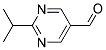 2-(1-methylethyl)pyrimidine-5-carbaldehyde Struktur