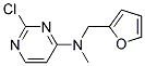 2-chloro-N-(furan-2-ylmethyl)-N-methylpyrimidin-4-amine Struktur