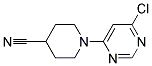 1-(6-Chloro-pyrimidin-4-yl)-piperidine-4-carbonitrile Struktur