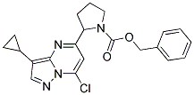 benzyl 2-(7-chloro-3-cyclopropylpyrazolo[1,5-a]pyrimidin-5-yl)pyrrolidine-1-carboxylate Struktur