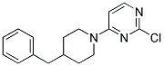 4-(4-benzylpiperidin-1-yl)-2-chloropyrimidine Struktur