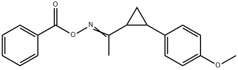 1-(2-[(BENZOYLOXY)ETHANIMIDOYL]CYCLOPROPYL)-4-METHOXYBENZENE Struktur